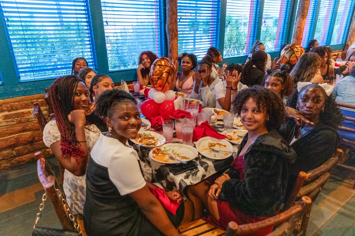 braswell_gbball's tweet photo. A celebration fit for queens!
'Night of Champions'

Another season in the books, purpose-driven, bonds strengthened, lessons learned, a successful &amp; historic season! #team

B.ALL.N ❤️🖤 https://t.co/sXeylnAvBP