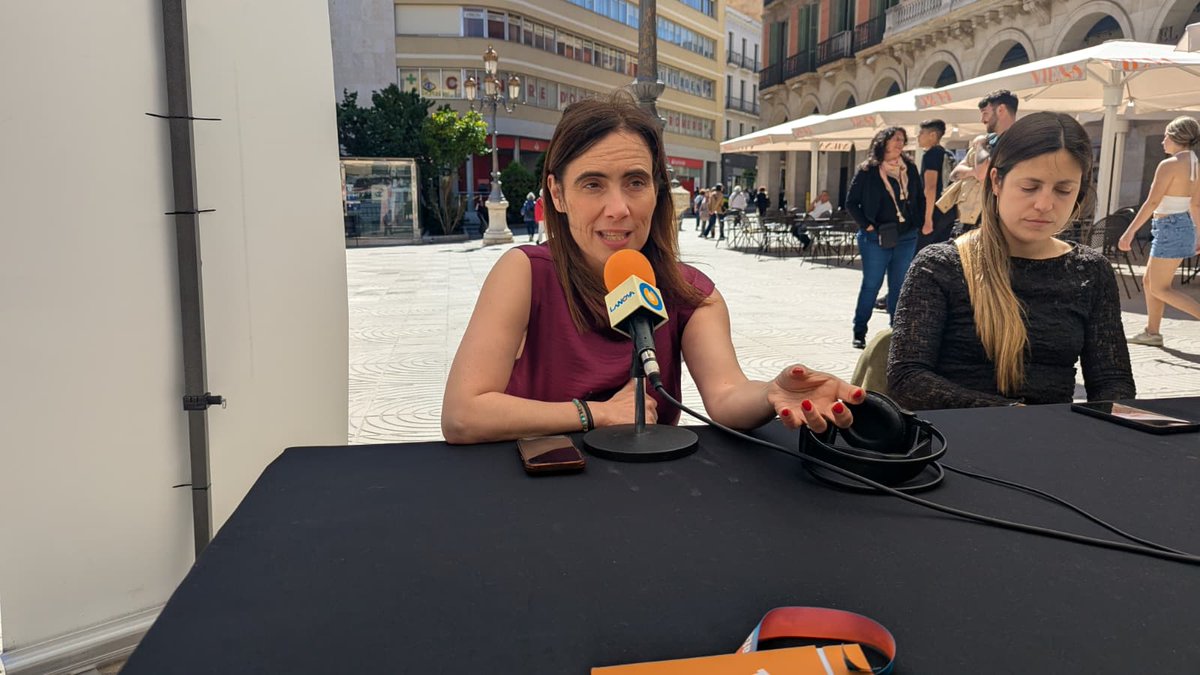 lanovaradioreus's tweet photo. 🎪 El #CarrerMajor de les ràdios de @laxarxa al Camp de Tarragona visita Reus per viure la @firatrapezireus!

➡️ De 16 a 17 h:
👉 @sandrage76, alcaldessa de Reus
👉 Cristina Cazorla i Alba Sarraute, directores artístiques del Trapezi
👉 Entrevista i actuació @koemanpop https://t.co/fclSaGaVUL