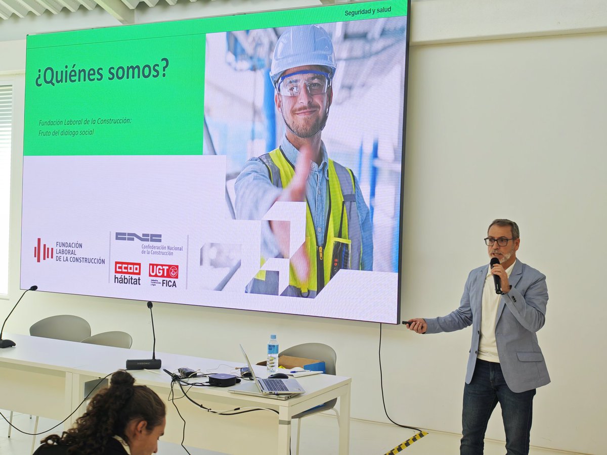 ugtficapv's tweet photo. UGT FICA PV ha celebrado hoy una jornada sobre el Estrés Térmico en las instalaciones de la Fundación Laboral de la Construcción con la participación de la Inspección de Trabajo, el INVASSAT, la FLC y la empresa Sweanty. https://t.co/ADjUaLQse1