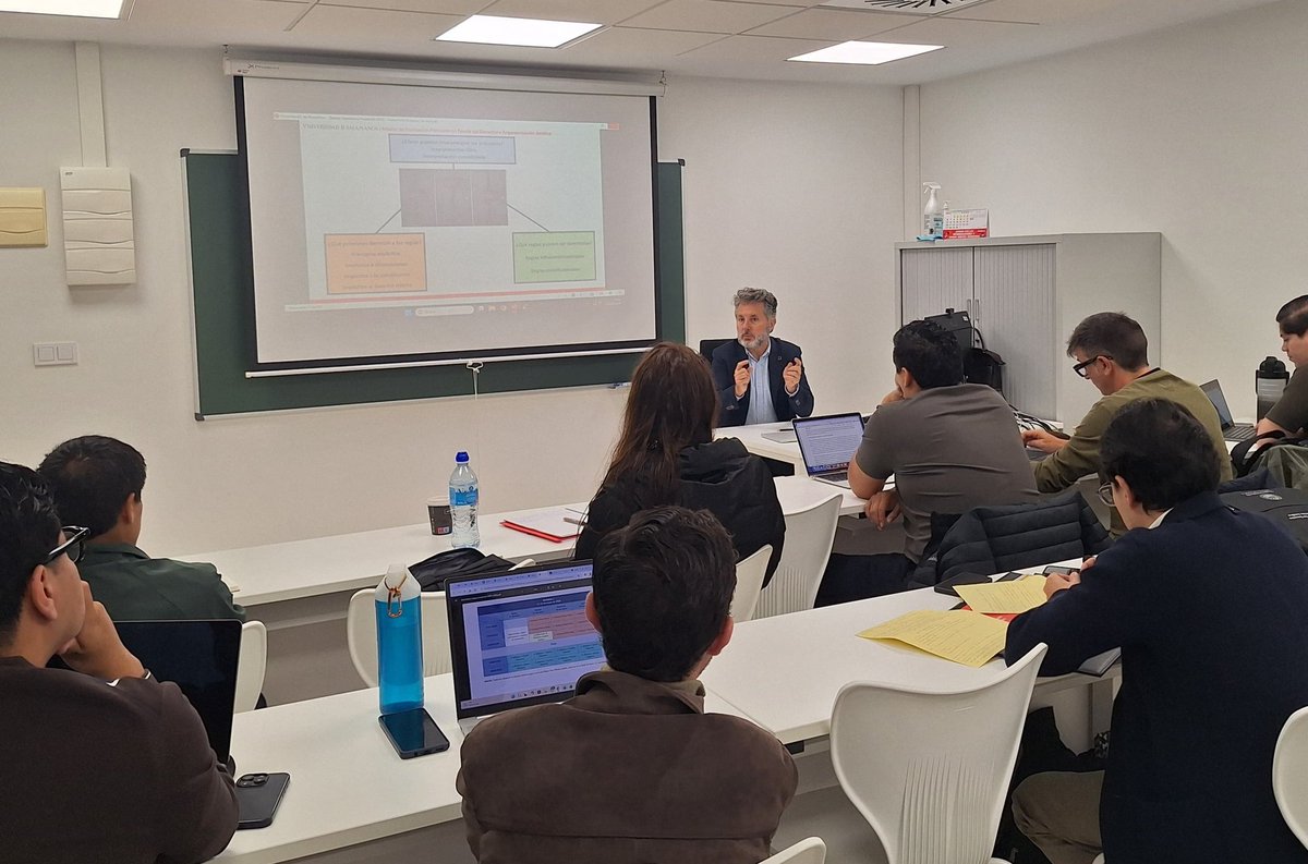 MasterTDAJ's tweet photo. En nuestra primera semana presencial en la @FacDerechoUsal nos ha acompañado @apfner para explicar y discutir con los estudiantes del @MasterTDAJ algunas cuestiones analíticas básicas del derecho. https://t.co/lLirNoTLyR