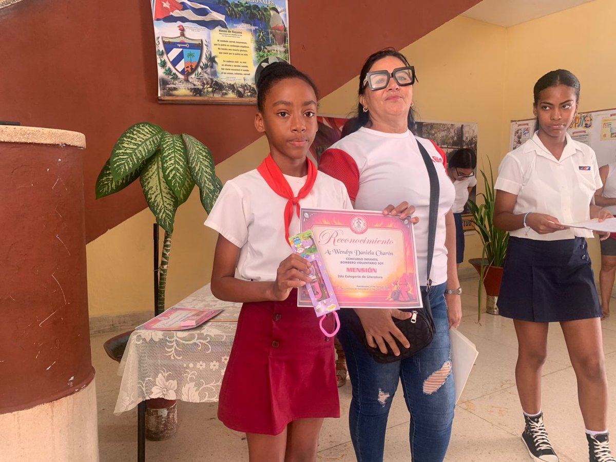 MiGuantanamo's tweet photo. #PoderPopular 🇨🇺 Nos llegan hermosas imágenes de la premiación del concurso pioneril "Si yo fuera bombero".
¡Muchas felicidades a todos los niños y niñas ganadores! https://t.co/XBQeyseAGC