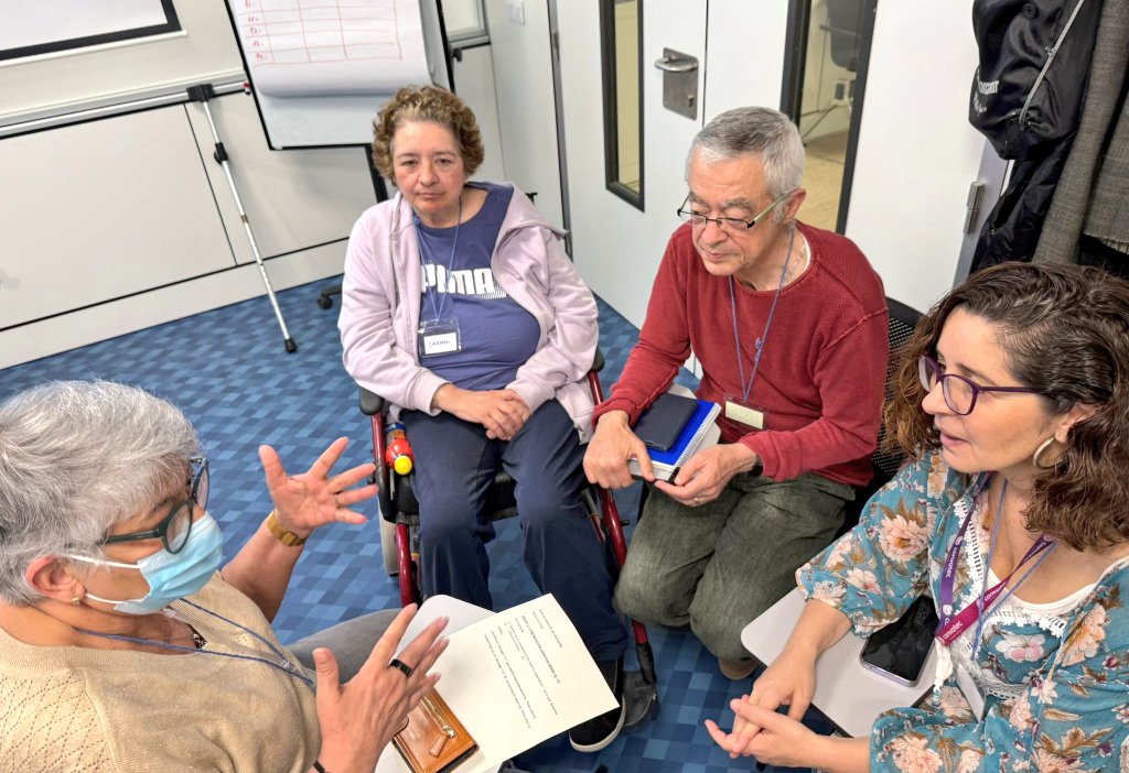 pacientactiuib's tweet photo. En el CS Can Misses d'@primariaasef s'està formant un nou grup de 8 pacients actius formador@s💫 il.lusionats 😃 i amb ganes d'ajudar altres persones amb malalties cròniques. Moltes gràcies company@s de la Subcomissió per fer-ho possible una vegada més 🤗💞 https://t.co/NJ6lFsVXCo