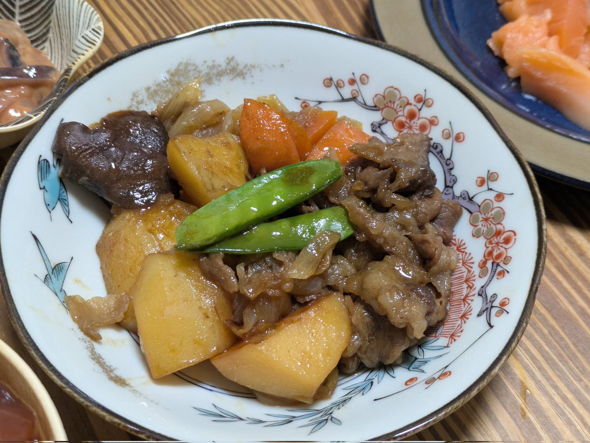 yanagiDM's tweet photo. 出汁から作った黒毛和牛の肉じゃが
新じゃがうっま🤤 https://t.co/RihmFM4UXR