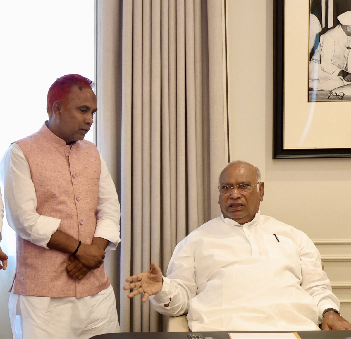 JamilAkhtarINC's tweet photo. Today at the AICC headquarters in New Delhi, met the Hon’ble President of the Indian National Congress Mallikarjun Kharge Ji and AICC Minority Department Chairman Imran Pratapgarhi. Discussed strengthening the organisation and about the upcoming elections. 
@kharge @ShayarImran https://t.co/itNxHDgUyv