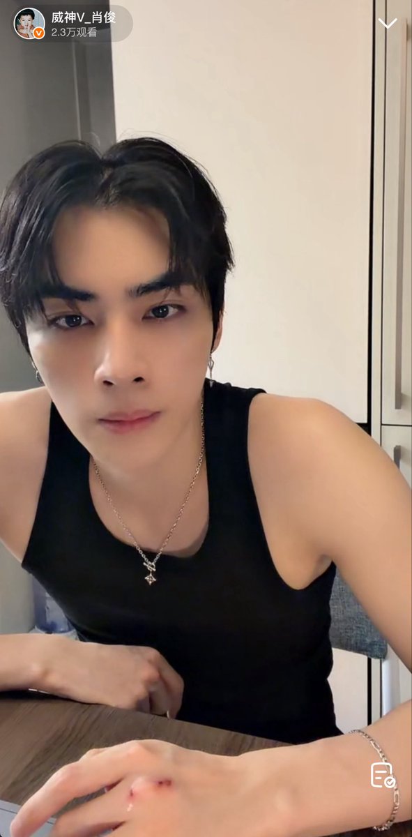 XIAOJUN WEIBO LIVE FEELS LIKE ITS BEEN FOREVER 😭😭😭