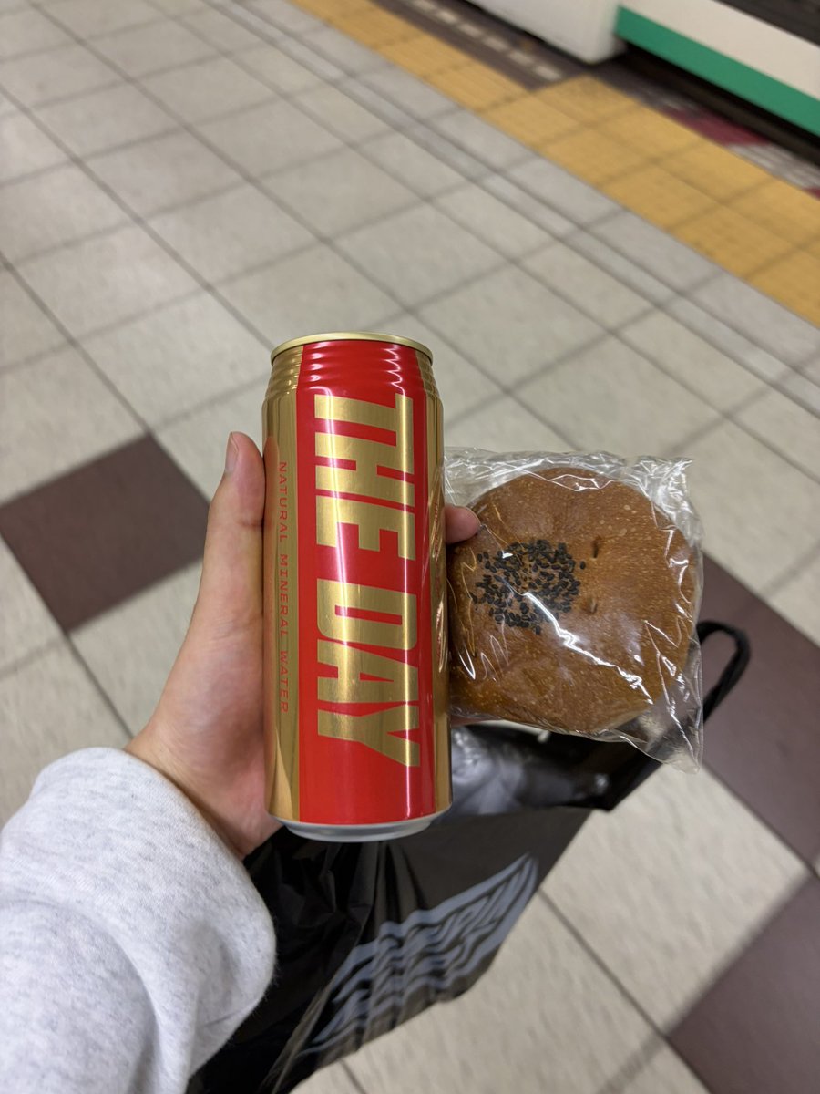 ひなた tweet media