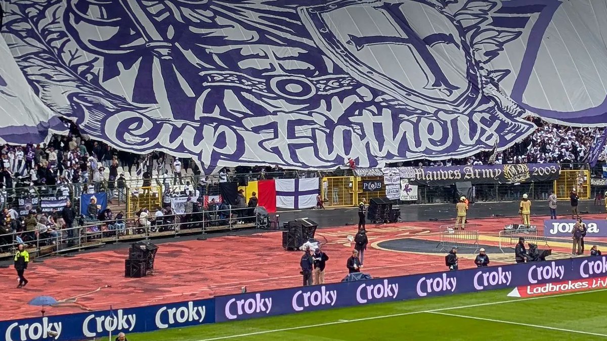 Tim_VE_'s tweet photo. Hoezo het niveau van het onderwijs daalt 🤔🙈 #CrokyCup #Anderlecht https://t.co/Vb7Ke4Brj4