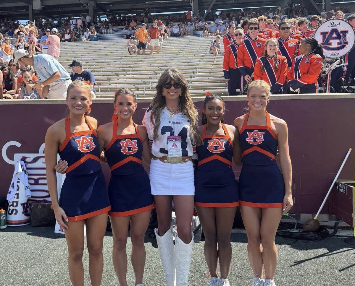 jrptigers's tweet photo. Top 2 spots on the Billboard Hot 100 both belong to Ella Langley. She just keeps making more history. If you ever doubted that Auburn was the everything school, this should put that all that to rest forever 🧡 https://t.co/BGz0PfHDsM