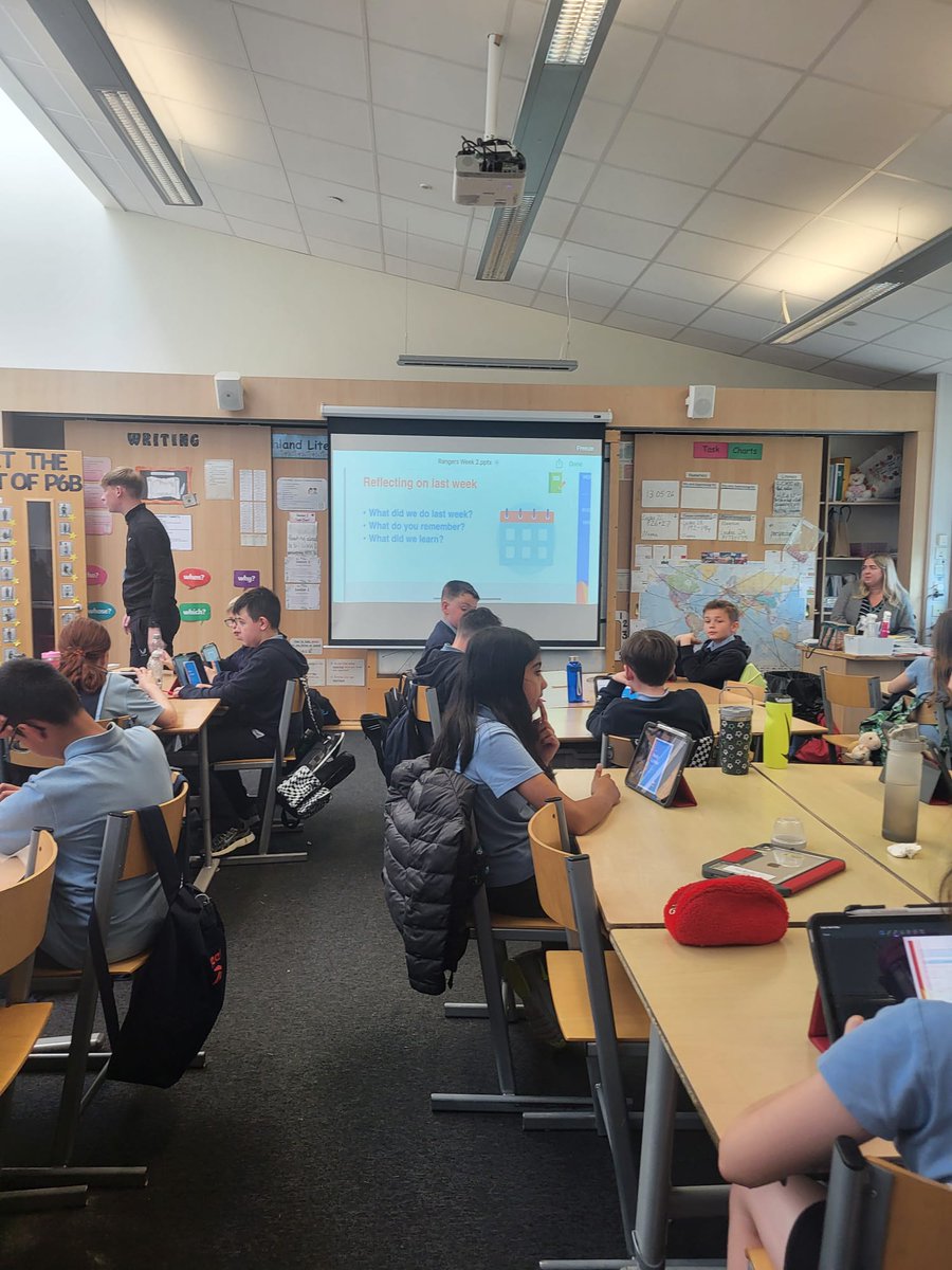 colesantaclara's tweet photo. Third day in Scotland #PIE_Observa programme. Mar visited @StBernardsPS, where she received a wonderful welcome with music and dancing alongside the children at the school.She also exchanged educational experiences with the teaching staff.@CFPIdiomas #JobShadowing #Observa_Accion https://t.co/EQu5xnvNG2