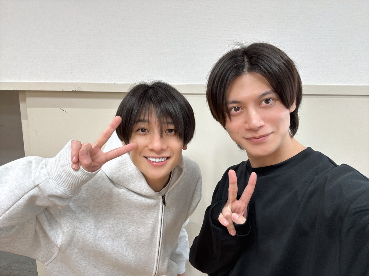 fukushi_nobuki's tweet photo. 舞台「鬼神の影法師」‐相縁輪廻篇‐

顔合わせでした！

主演の陽春と郡司の式神の七宝役の凌佑と📸
今回もめちゃくちゃ面白くなるよ😆😆
郡司としてこの世界にどう関わっていくのかお楽しみに！！ https://t.co/D7EOEKHlzO