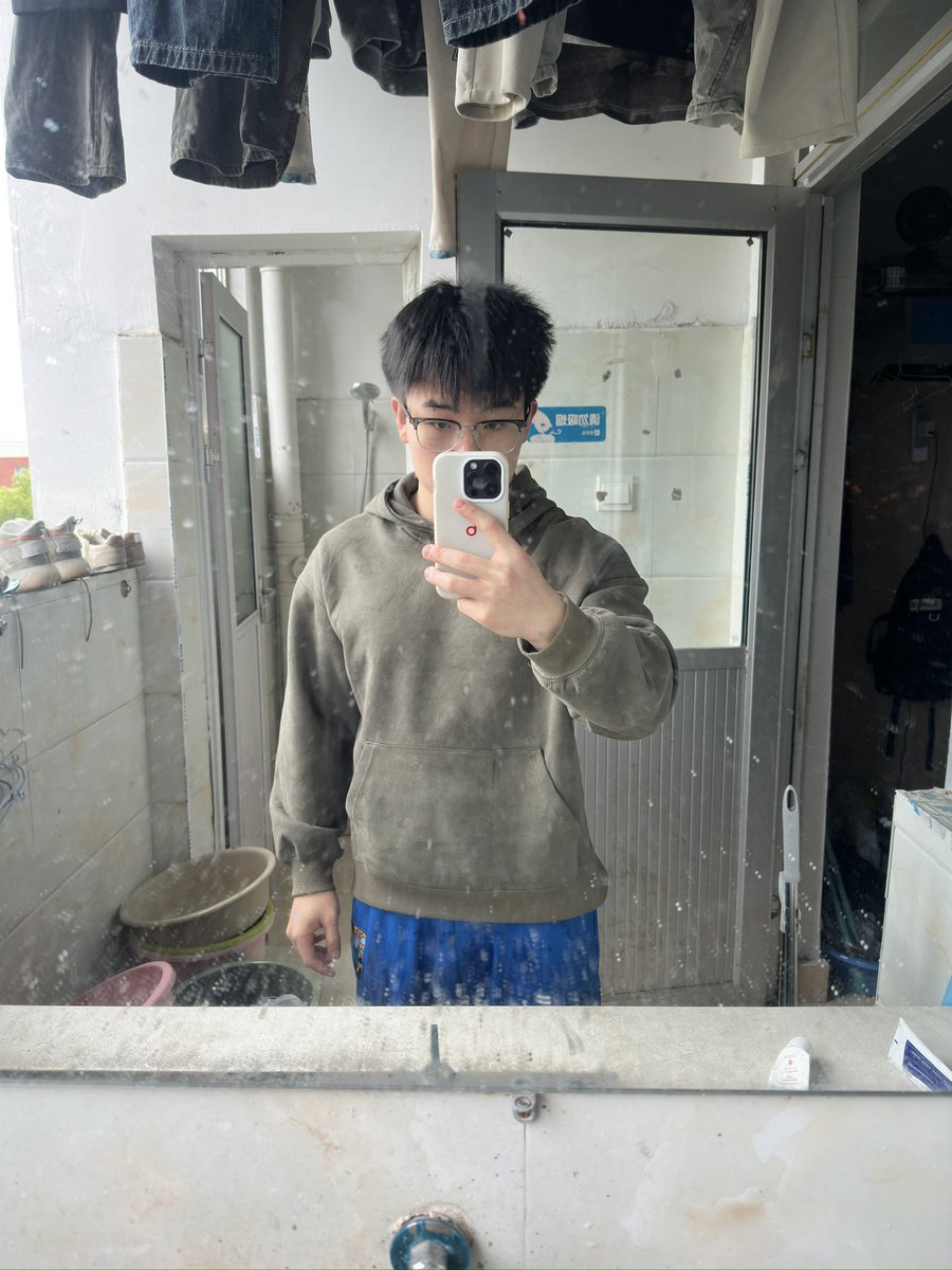 liu_wei134's tweet photo. 手腕受伤了已经休息三天了不能训练好难受啊😫😭tfcc了咋办啊呃呃 https://t.co/2D2cQ87k7J