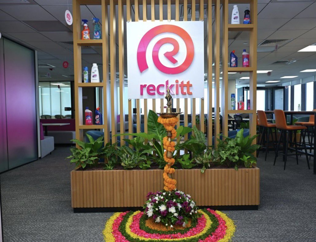 NaFaUpSpo's tweet photo. 🌟One of the world’s largest #FMCG companies, #Reckitt has expanded its #GCC footprint with a new office at Phoenix Equinox in #HitecCity #Hyderabad.
Nearly half of the world’s top consumer goods companies now operate GCCs in Hyd incl #ProcterGamble, #PepsiCo, #Loreal &amp; #Unilever https://t.co/B8LOvODYrc