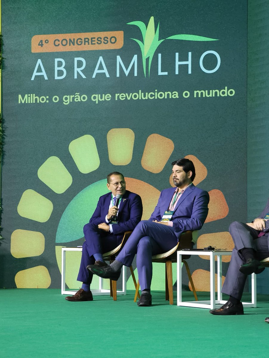 abramilho's tweet photo. Ciência, tecnologia e cooperação internacional marcaram o debate sobre o futuro da segurança alimentar no 4º Congresso Abramilho, em Brasília. Durante o painel, o embaixador da China no Brasil, Zhu Qingqiao, destacou que o avanço do agro depende de investimentos em inovação. https://t.co/U5SzqpDPHm