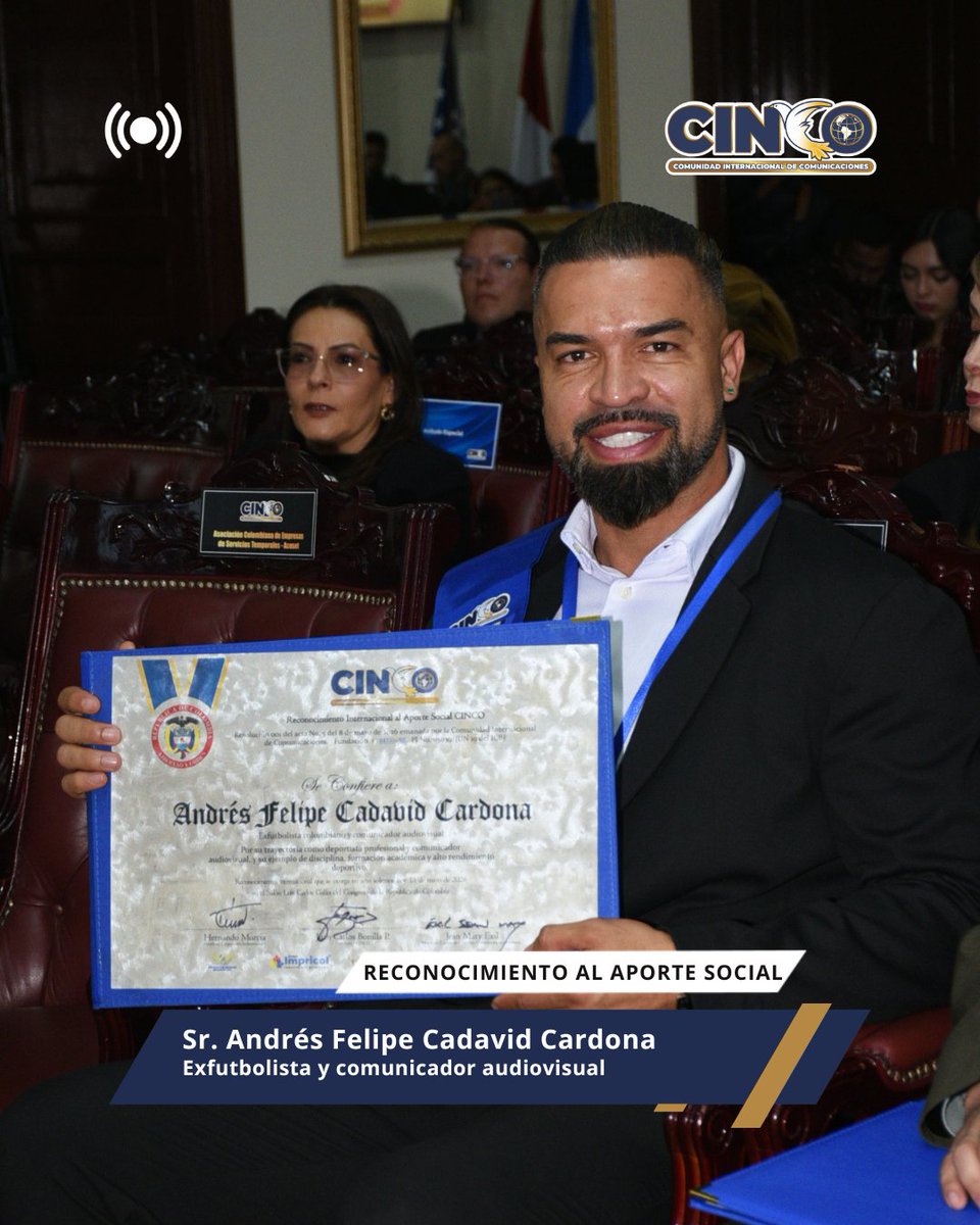 cinco5org's tweet photo. Reconocimiento al aporte social para el Sr. Andrés Cadavid, por su trayectoria como deportista profesional y comunicador audiovisual, y su ejemplo de disciplina, formación académica y alto rendimiento deportivo.
 @AndresCadavid26

#CINCO #reconocimientoCinco #aportesocial #parati https://t.co/utzYZRh8MN