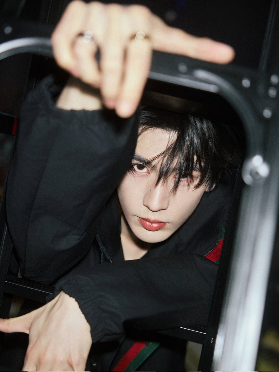 zhanglinghebr_'s tweet photo. 📸| 14.05.26 🚀 - Atualização do estúdio de #ZhangLinghe com novas fotos no Weibo.💙
1/3

Sessão de fotos do #zhanglinghe para Gucci Cruise 2027.

#张凌赫 #zhanglinghe #linghe #จางหลิงเฮ่อ https://t.co/twGQip1PEn