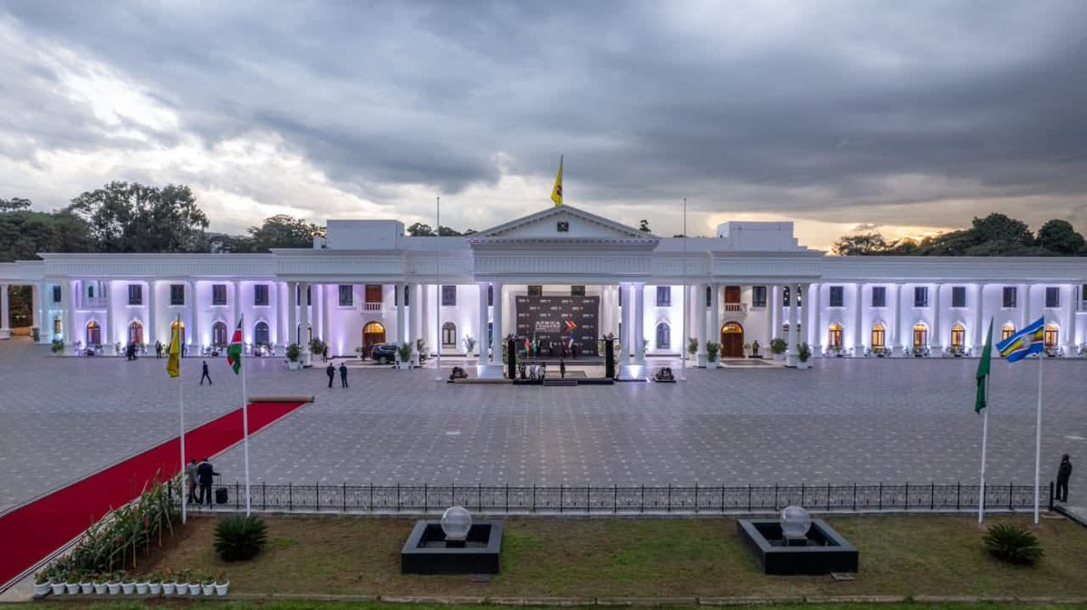 Harrisonkogo's tweet photo. After seeing the new look of State House, you begin to wonder what Uhuru was doing with our money. https://t.co/CrBfb3p5iS