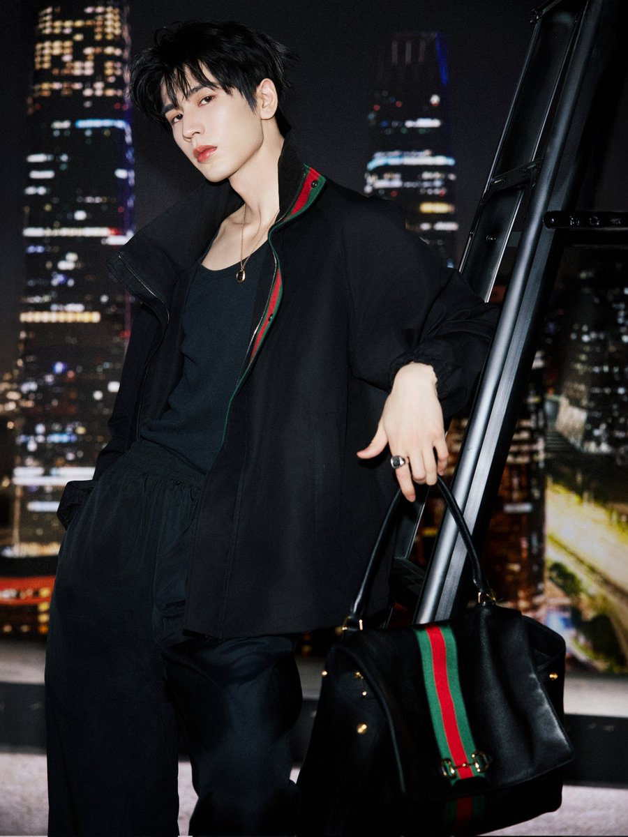 zhanglinghebr_'s tweet photo. 📸| 14.05.26 🚀 - Atualização do estúdio de #ZhangLinghe com novas fotos no Weibo.💙
2/3

#张凌赫 #zhanglinghe #linghe #จางหลิงเฮ่อ https://t.co/Qn3gX7CcBK