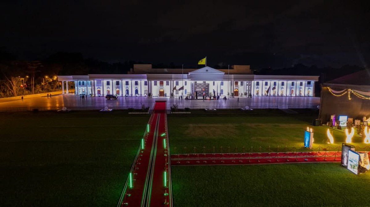 Harrisonkogo's tweet photo. After seeing the new look of State House, you begin to wonder what Uhuru was doing with our money. https://t.co/CrBfb3p5iS