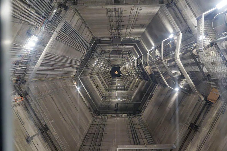 yyzMYA's tweet photo. The CN Tower is 50 this year and they're highlighting some unseen features at Doors Open. This image ⬇️has Death Star vibes. It just needs the addition of an X-wing starfighter dodging a TIE fighter and launching proton torpedoes.
https://t.co/a6zL8jrZNb https://t.co/tFc4WC62Gq