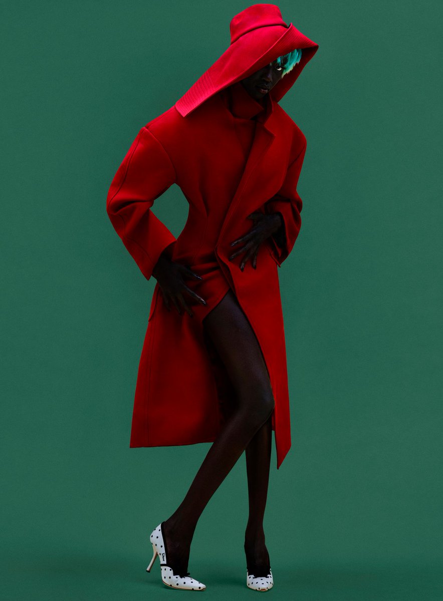 LaModeUnknown's tweet photo. Anok Yai in the lens of ✨️Rafael Pavarotti✨️ for the cover story of British Vogue — a thread on ALL the shots.🪡🧵 https://t.co/p86K5piK9Q