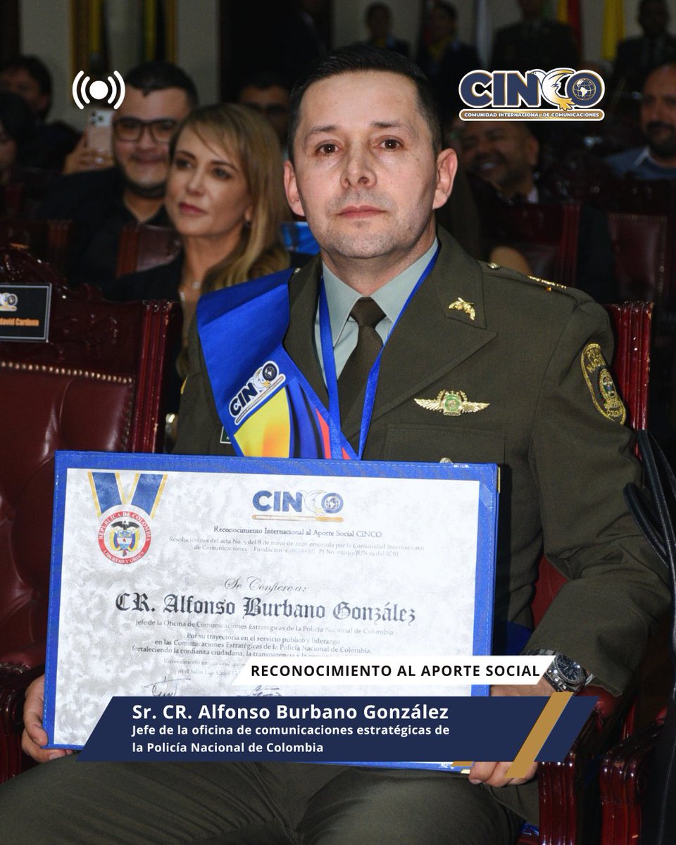 cinco5org's tweet photo. Reconocimiento al aporte social para Sr. CR. Burbano Gonzalez, por su trayectoria en el servicio público y liderazgo en las Comunicaciones Estratégicas de la Policía Nacional de Colombia. @PoliciaColombia
@PoliciaGuainia

#CINCO #reconocimientocinco #aportesocial #parati https://t.co/0ISue2GqhE