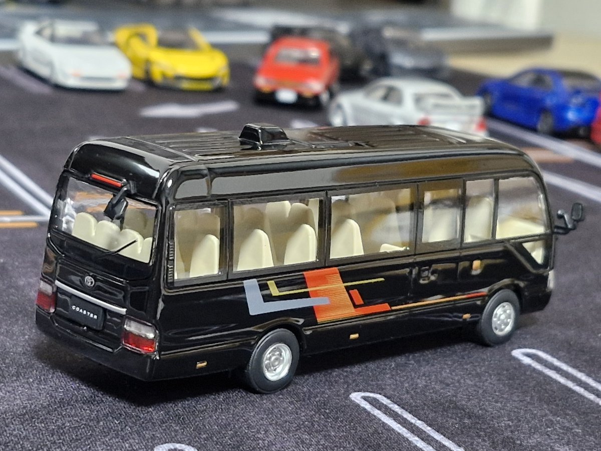 Ookura_YukinoV's tweet photo. Masdi 2013年式トヨタ コースター🚐
3代目トヨタコースターのロングボディタイプで、色は黒なのでかっこいい✨
#MASDI
#Toyota https://t.co/YOM56qax0j
