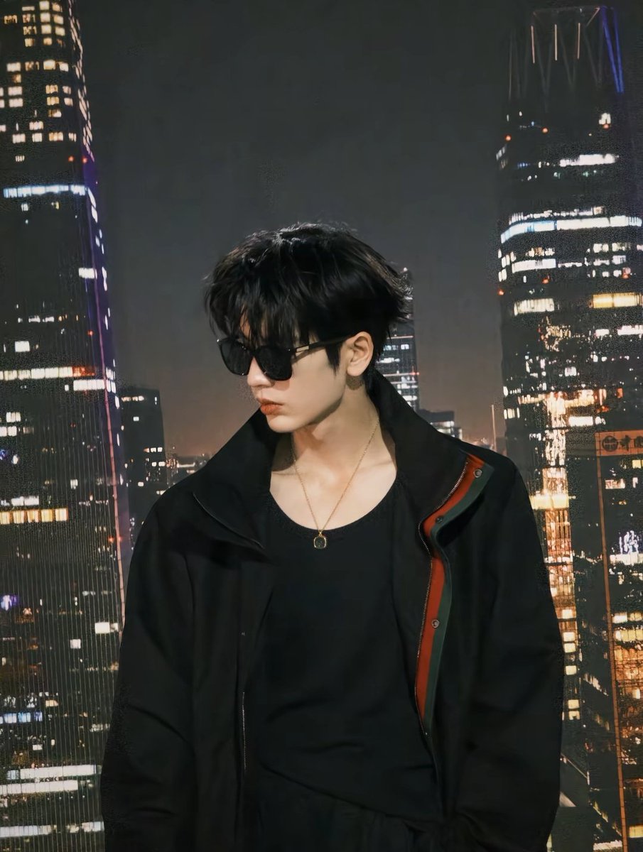 zhanglinghebr_'s tweet photo. 📸| 14.05.26 🚀 - Atualização do estúdio de #ZhangLinghe com novas fotos no Douyin.💙 

#zhanglinghe para o Gucci Cruise 2027.

#张凌赫 #zhanglinghe #linghe #จางหลิงเฮ่อ https://t.co/oom555uWIC