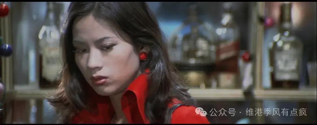 aerly's tweet photo. 1974年的日本电影《零课女警和红手铐》，主演杉本美树 、 乡英治 、 丹波哲郎，讲述一个女警历经千辛万苦解救人质的故事。这类女杀手的故事挺有意思，港片《黑猫》灵感来源估计自此。女主红衣红手铐哼有意思。https://t.co/Z82T7DvA3b https://t.co/QBv1Ud4JeZ