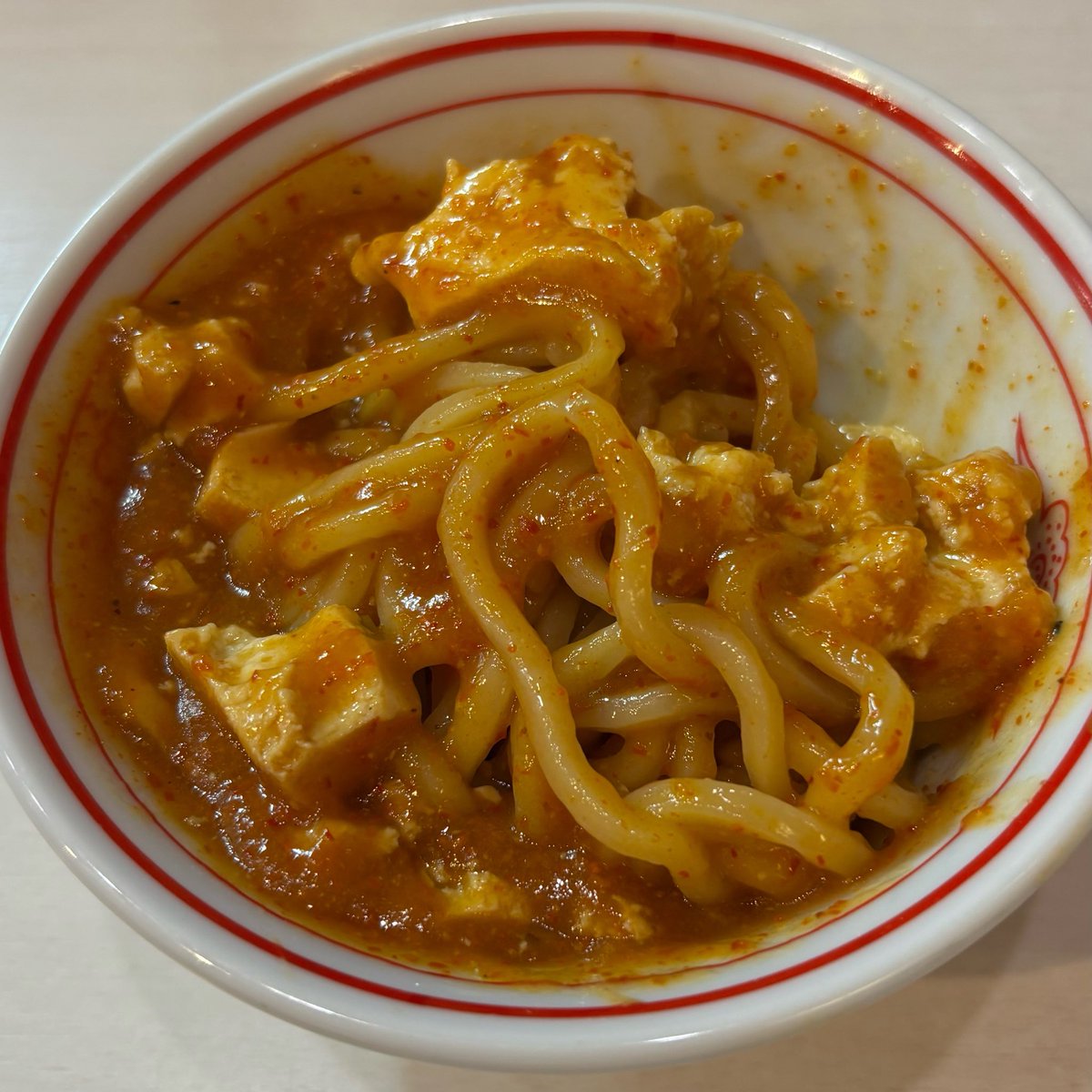 STOMONSTER's tweet photo. 蒙古タンメン中本 御徒町店
冷やし五目蒙古タンメン＋野菜大盛＋ネギ＋定食

仕事終わり22時半過ぎお腹減り我慢出来ず🚶‍♂️
ご飯に肉と野菜移してセルフ蒙古丼🌶️🥬🍚
定食麻婆を麺に和えて麻婆辛麺🍝
辛さ配分を自分流に変更して完食🙏🏻 https://t.co/CbagTAWxtR