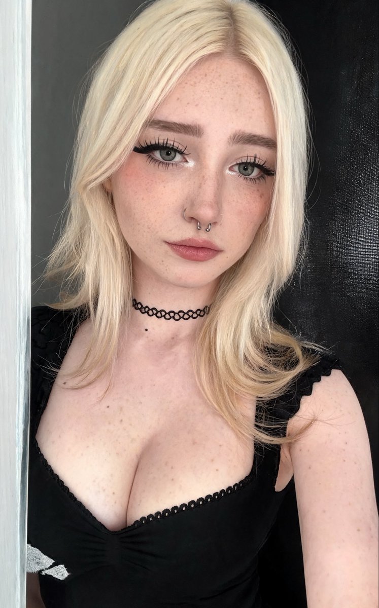 Naomi tweet media