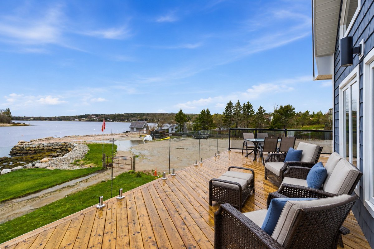 cbmaritime's tweet photo. A truly special waterfront property is about to hit the market in Hubbards. From panoramic views over Hubbards Bay to incredible indoor and outdoor living spaces, this is the kind of home that captures everything people love about coastal Nova Scotia living. https://t.co/KbNUVyBn3v