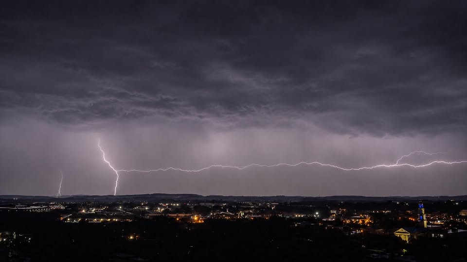 GhostToursInfo's tweet photo. Stormy evening in Historic Frederick last night. Enough Thunder to wake the "Dead!" Photo Courtesy of Michael DeMattia. https://t.co/uYhPtOZQIL