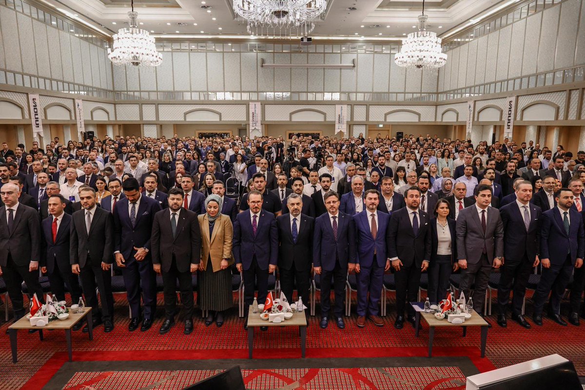 f_tecirli's tweet photo. İnnova tarafından düzenlenen Proje Yönetişimi Zirvesi kapsamında; Sağlık Bakan Yardımcımız Doç. Dr. @suayipbirinci ve Türk Telekom Genel Müdürümüz @ebekirsahin ’in teşrifleri, kıymetli protokol üyeleri ve değerli misafirlerimizin katılımlarıyla gerçekleştirdiğimiz “Karar Alma Süreçlerinde Yapay Zeka ve Gelecek” panelinde, teknolojinin geleceğini ve yapay zekânın yönetim süreçlerindeki dönüştürücü etkisini değerlendirdik.

Sayın Genel Müdürümüzün ortaya koyduğu vizyon; yapay zekânın yalnızca teknolojik bir dönüşüm değil, aynı zamanda kurumlarımızın stratejik karar alma kültürünü yeniden şekillendiren güçlü bir paradigma değişimi olduğunu bir kez daha gösterdi.

Katkıları ve kıymetli değerlendirmeleri için Sayın Genel Müdürümüze ve tüm değerli katılımcılarımıza teşekkür ediyorum.