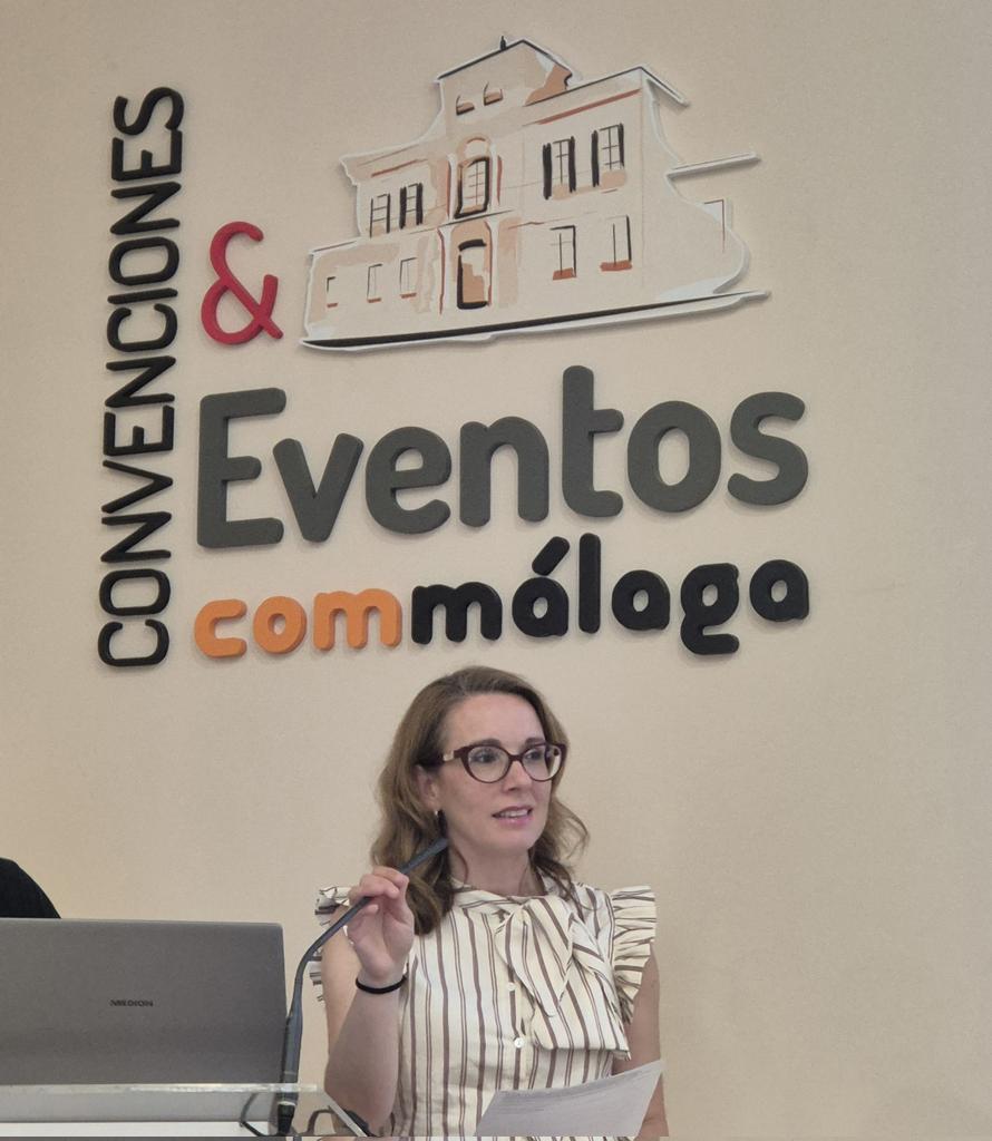 jdeinocencio's tweet photo. La Dra. Esmeralda Núñez, jefe de servicio de Pediatría del Hosp Universitario Regional de Málaga, inaugura las II Jornadas de Enf Autoinflamatorias https://t.co/hB13FGbaIS