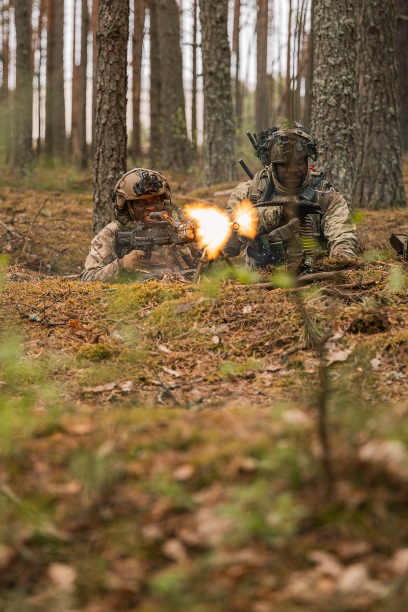 ArmedForcesDay's tweet photo. British and US forces train in mock battles designed to test tactics for real-world conflict. 💥

Want to see more this summer? 👀 

Attend an Armed Forces Day event near you for a chance to see the people and equipment behind the nation’s security. 🇬🇧
https://t.co/lOi5aaU0Yx https://t.co/gy1Pf2xZ4k