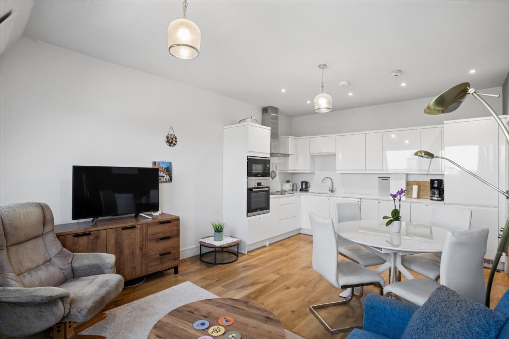 StonegateEA's tweet photo. 🏠Brand Street, HITCHIN, Hertfordshire, SG5 1HX🏠
💷GUIDE PRICE £250,000💷

🛏Presenting this chain-free, two-bedroom third-floor apartment that perfectly combines modern living with urban convenience🛏

https://t.co/pmDkijT0sX https://t.co/Z2awwyhcxC