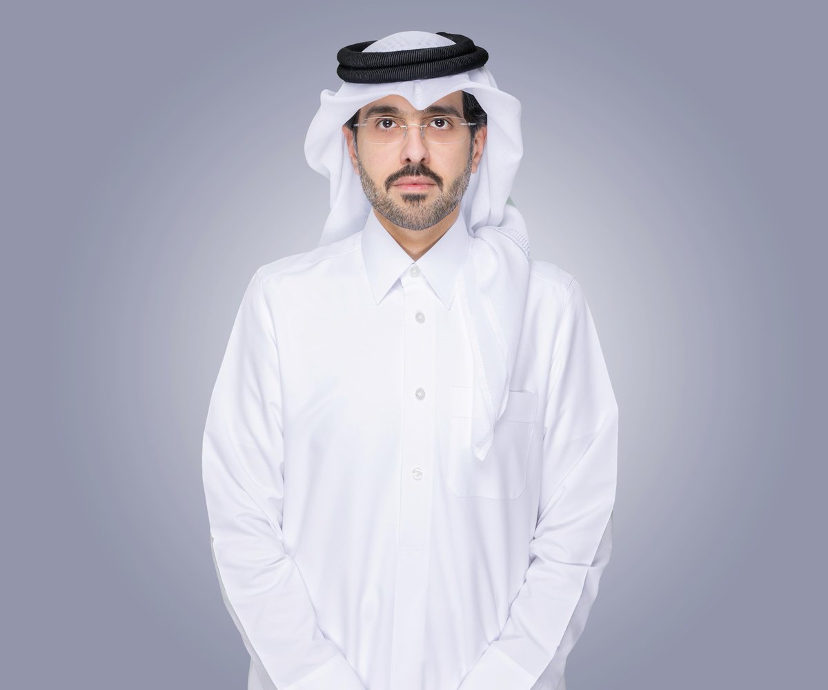MofaQatar_AR's tweet photo. مدير إدارة الشؤون الأمريكية بوزارة الخارجية لـ/قنا/: توقيع مذكرة تفاهم لإقامة حوار إستراتيجي بين قطر وكندا يعكس عمق الشراكة بين البلدين

الدوحة | 14 مايو 2026

أكد سعادة السيد جاسم محمد الأصمخ مدير إدارة الشؤون الأمريكية بوزارة الخارجية، أن توقيع دولة قطر وكندا على مذكرة تفاهم بشأن إقامة حوار إستراتيجي بين وزارة الخارجية لدولة قطر ووزارة الشؤون الخارجية والتجارة والتنمية الكندية، يعكس عمق الشراكة المتنامية بين البلدين الصديقين، وحرصهما على تعزيز التعاون والتنسيق في مختلف المجالات ذات الاهتمام المشترك.

وقال الأصمخ، في تصريح لوكالة الأنباء القطرية /قنا/، "إن العلاقات القطرية – الكندية التي تمتد لأكثر من 50 عاماً، تقوم على التنسيق المستمر بين قيادتي البلدين، والاحترام المتبادل، والمصالح المشتركة، والتطور المتواصل في مختلف المجالات السياسية، والاقتصادية، والأمنية، والتنموية".

وشدد على أن دولة قطر تعد شريكا موثوقا لكندا في الأزمات، مشيرا إلى التعاون السياسي والإستراتيجي الذي يجمع البلدين، ويشمل التنسيق المشترك لدعم الأمن والاستقرار الإقليمي والدولي، وترسيخ نظام متعدد الأطراف، والحلول الدبلوماسية للأزمات.

كما أعرب سعادة مدير إدارة الشؤون الأمريكية بوزارة الخارجية عن حرص دولة قطر على مشاركة خبرتها التنظيمية مع كندا، وتعزيز التعاون المشترك في تطبيق أفضل الممارسات لتنظيم بطولة كأس العالم FIFA 2026 المرتقبة في كندا بالاشتراك مع الولايات المتحدة والمكسيك.

#الخارجية_القطرية