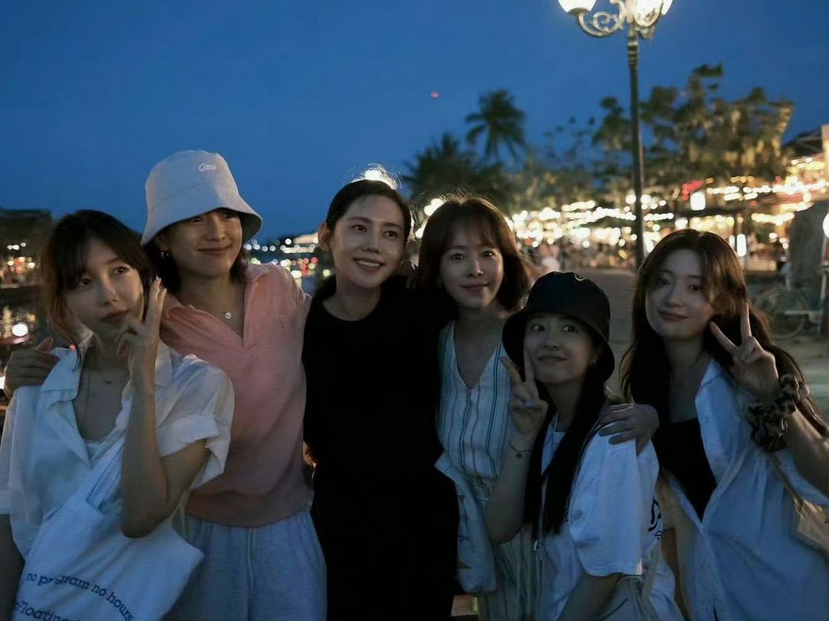 ilchodo's tweet photo. 2023/05/13 bh workshop 3 years ago~
when can we have another bh workshop or multi-day retreat like game caterers 🥺 

really wish to see my bh ladies - OG line jiah jahyun jimin hyojoo boyoung goeun + hoobae line i'm liking lately - chaeyeon, sejeong, jeon soyoung, jihu, kim sia https://t.co/K2XjByhKnq
