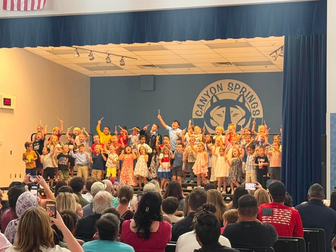 CanyonSpringsDV's tweet photo. 🎓 Kindergarten had a wonderful promotion celebration yesterday! Our students have learned, grown, and accomplished so much this year. We are so proud of all their hard work and can’t wait to see all the amazing things they do in 1st grade! 💙💛 #Wolfpackproud @DVUSD https://t.co/F8lKEqhOmx