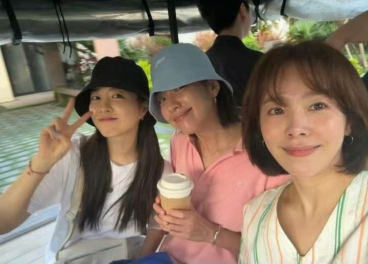 ilchodo's tweet photo. 2023/05/13 bh workshop 3 years ago~
when can we have another bh workshop or multi-day retreat like game caterers 🥺 

really wish to see my bh ladies - OG line jiah jahyun jimin hyojoo boyoung goeun + hoobae line i'm liking lately - chaeyeon, sejeong, jeon soyoung, jihu, kim sia https://t.co/K2XjByhKnq