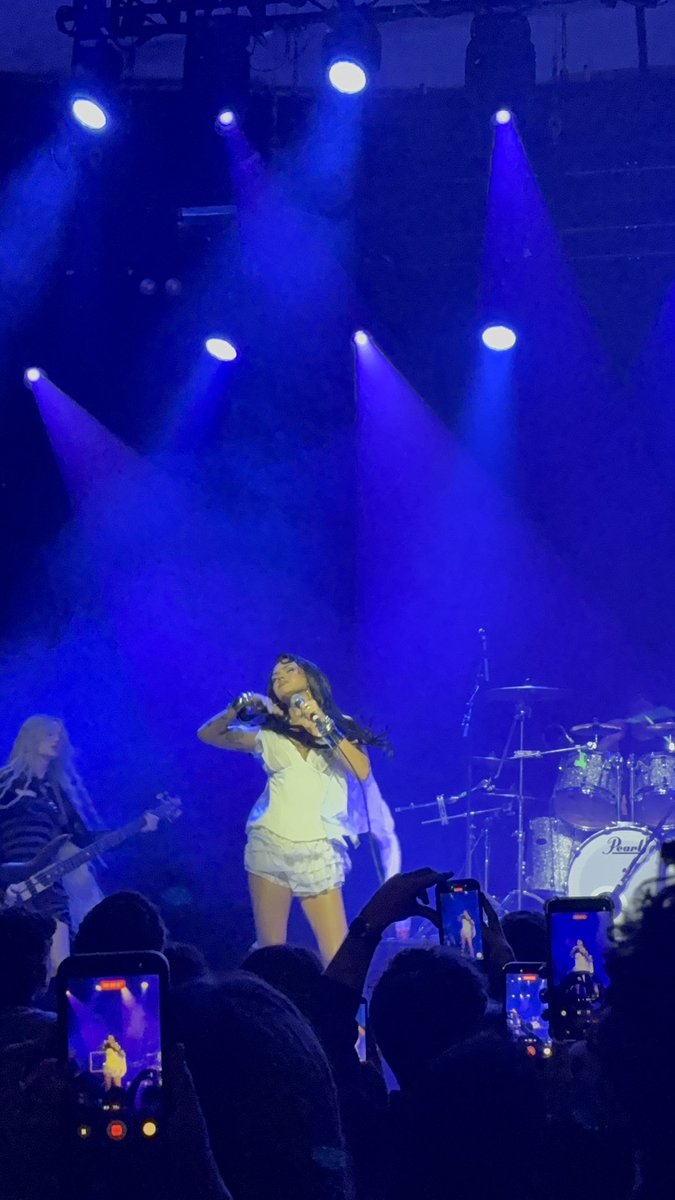 CBRSG2's tweet photo. @MaggieLindemann 10/10 concert https://t.co/nDSdM3AKyb