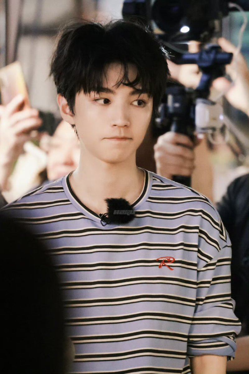 Namtaoroy's tweet photo. ผมมีแบงค์เป็นปึกเป็นพัน #王俊凯 #wangjunkai https://t.co/uIETDmDf4B