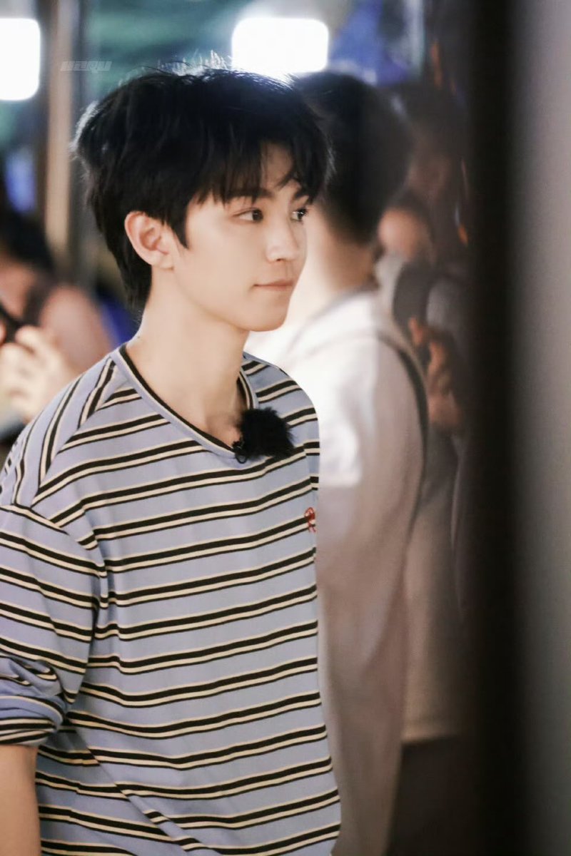 Namtaoroy's tweet photo. ผมมีแบงค์เป็นปึกเป็นพัน #王俊凯 #wangjunkai https://t.co/uIETDmDf4B