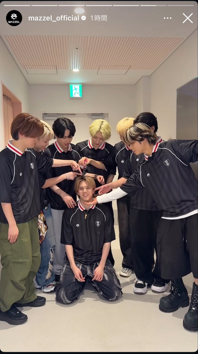 R⭐︎ tweet media