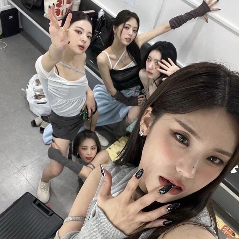 UNIVERSE ITZY tweet media