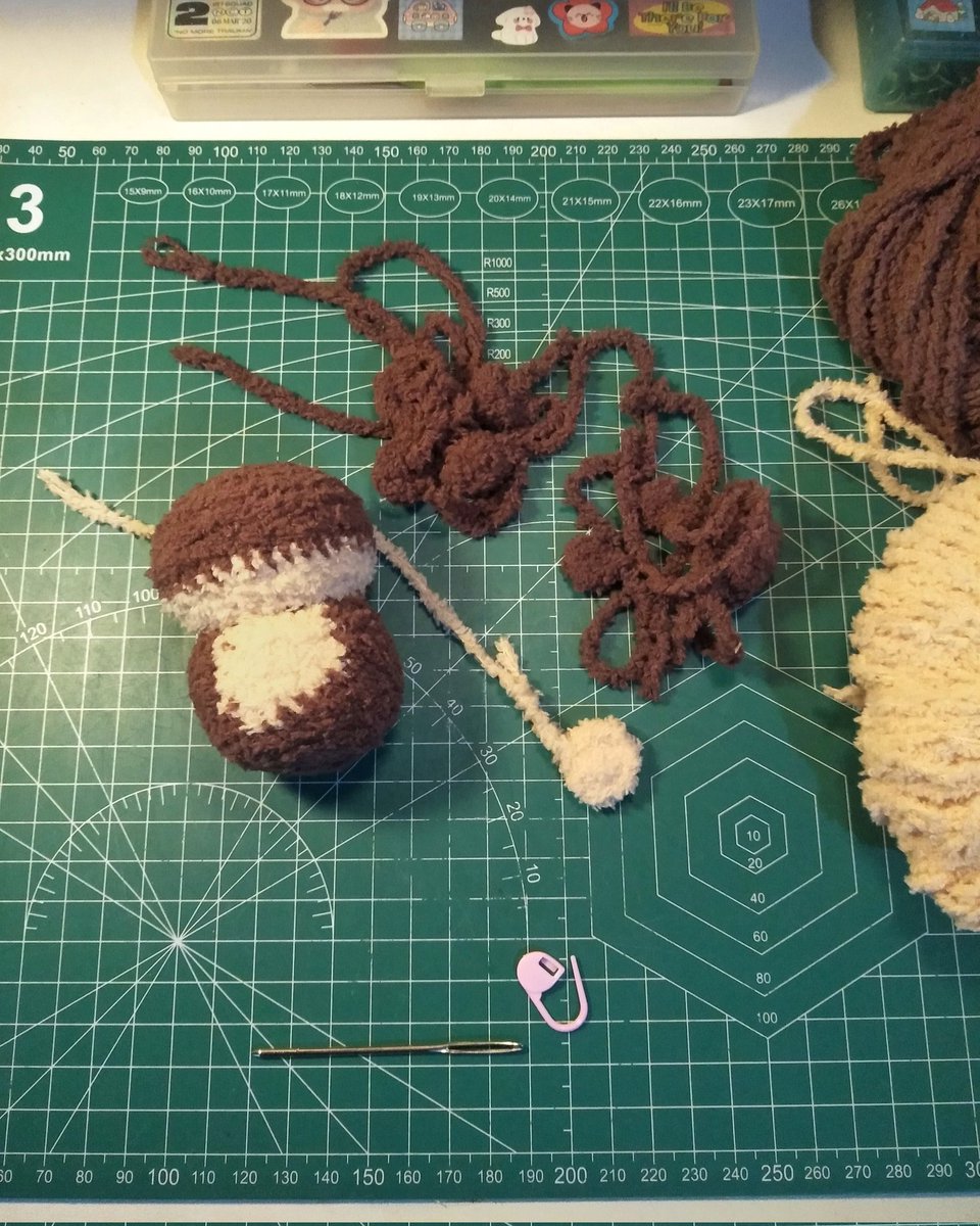 noolystuffs's tweet photo. finally finished this otter keychain for my first ever #SudutRajutMonthlyChallenge @sudutrajutid terima kasih yang sudah vote <3

🧶: poppy yarn
🪡: 3.0 mm
pattern: crochetcalls on YT (with modified) https://t.co/ywnZAIbWHW