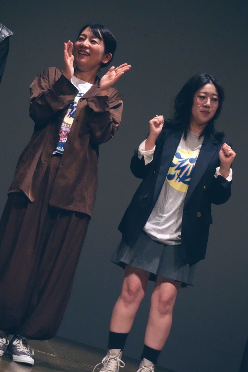 lazy723's tweet photo. 女性芸人による女性のための下ネタライブ「#ブー子」
日本エレキテル連合は押し売り（下ネタVer.）でした！おナップ、ぺぺ、マッサージ器具を紹介しつつ、オチはまさかでめっちゃ笑った😂😂
企画も盛りだくさんで楽しかった〜！私服の2人が素敵すぎてたくさん写真撮ってしまったよ😉 https://t.co/2XFPsVsvkk