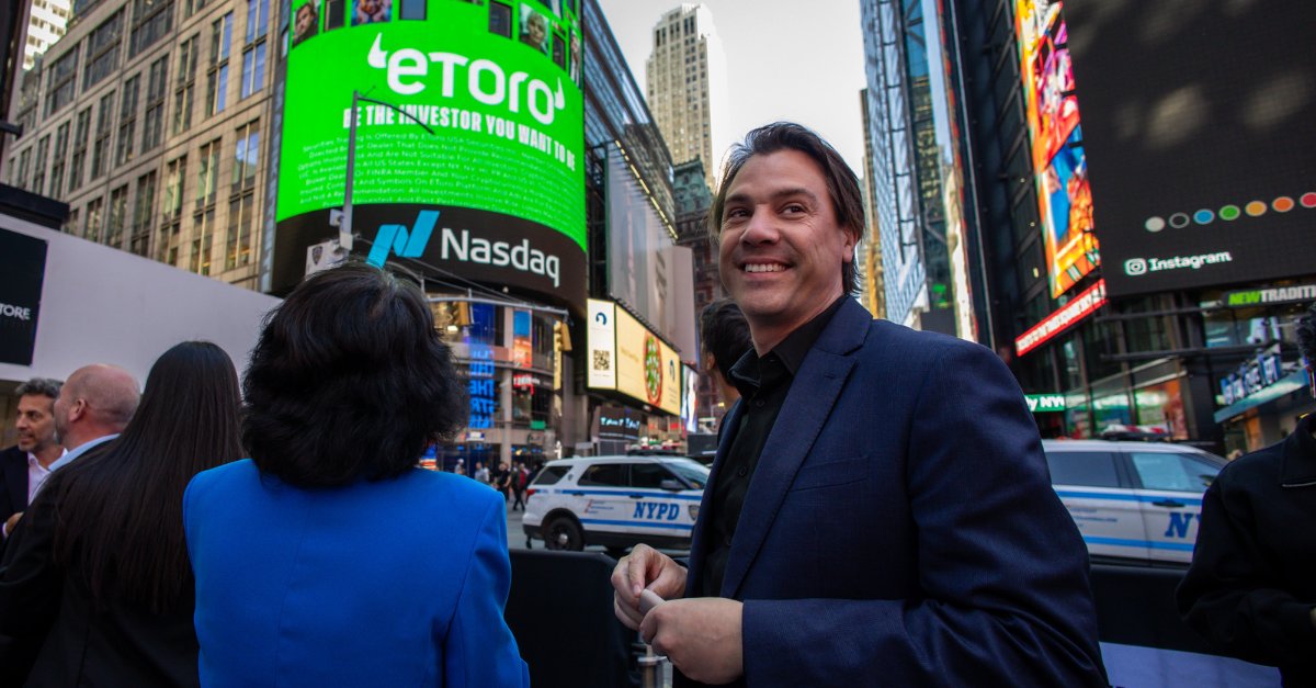 eToro tweet media