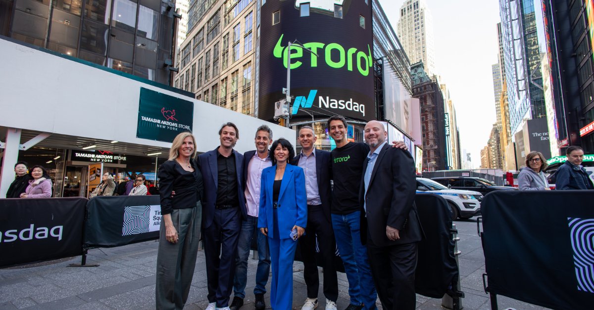 eToro tweet media