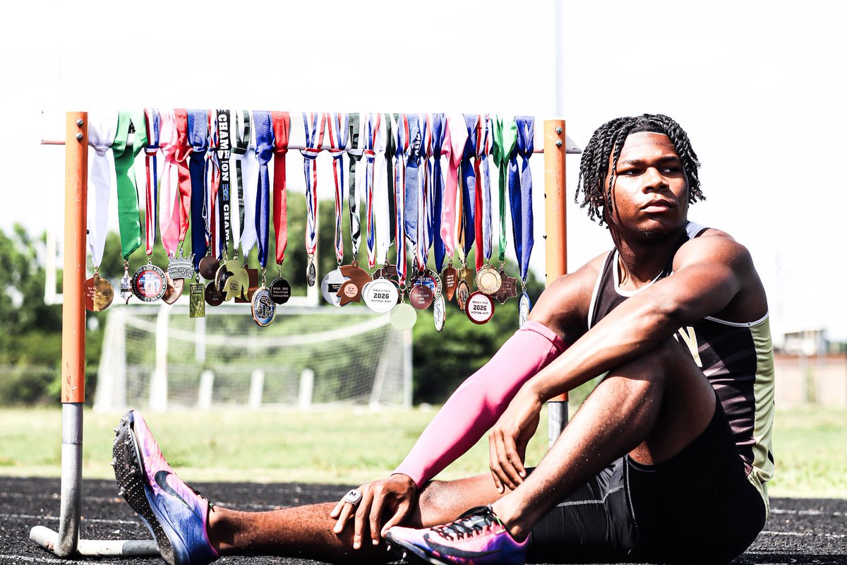 Jamari06harris's tweet photo. Every win I prayed for came with sleepless nights, hard grinding, and faith in God. I stayed patient through the struggle, and now my success is proof that prayer, hustle, and perseverance always pay off.@UWA_TFCC @DJMetz5 @McAdoryTrack @McAdoryHS @CoachTyus2 https://t.co/Qg6wXUQz3c